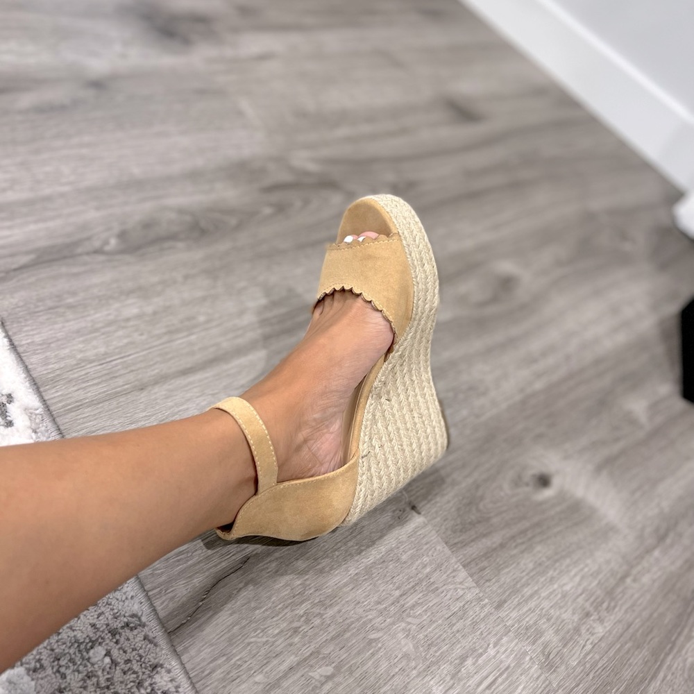 VICI SURI SCALLOPED ESPADRILLE WEDGE - CAMEL